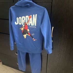 Jordan  big boy,s Flight  MVP.HB  pullover - Color Blue. Size. S. For. 6 & 7